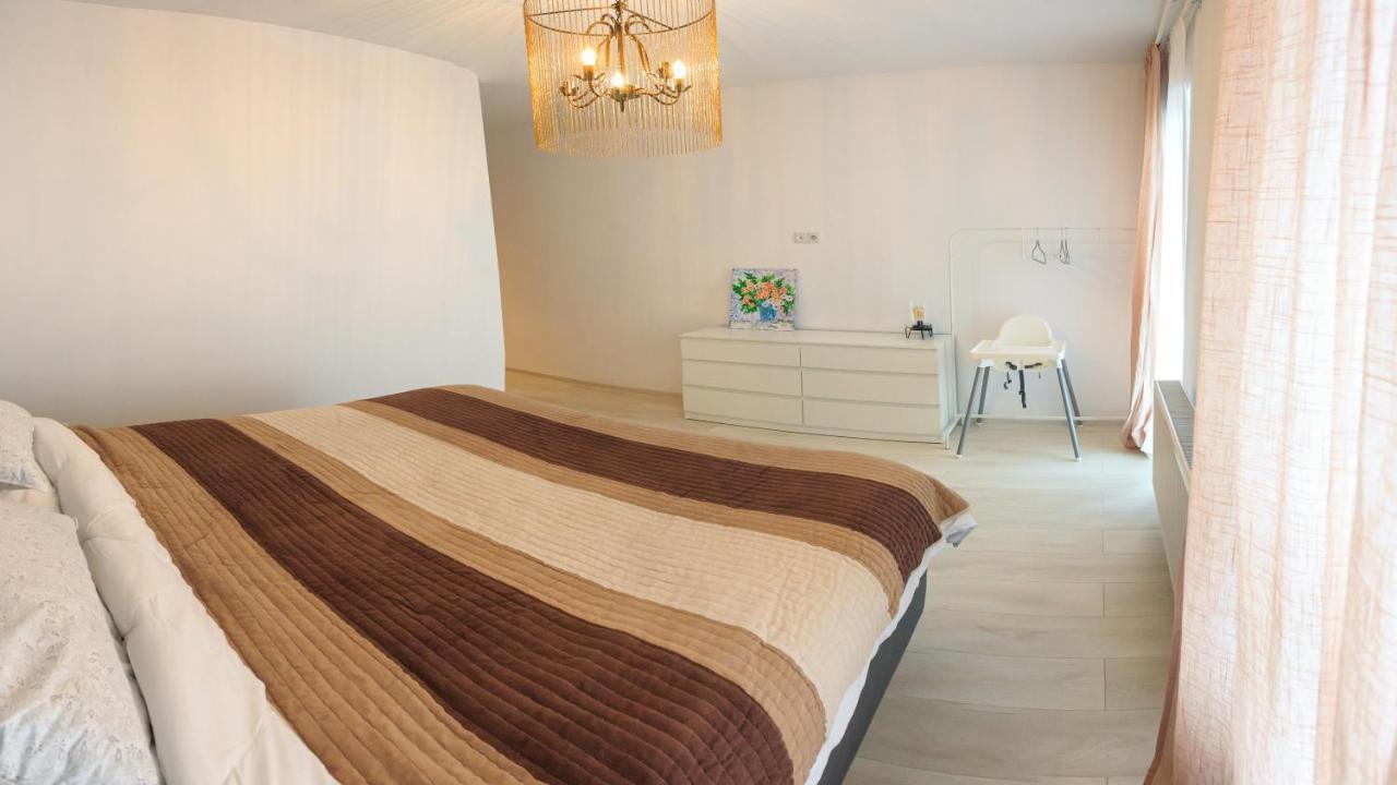 Mmc Apartament Apartment Brasov Bagian luar foto